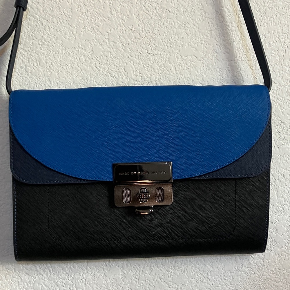 Marc Jacobs Lip Lock Messenger Contemporary Bag (two toned blue/black)